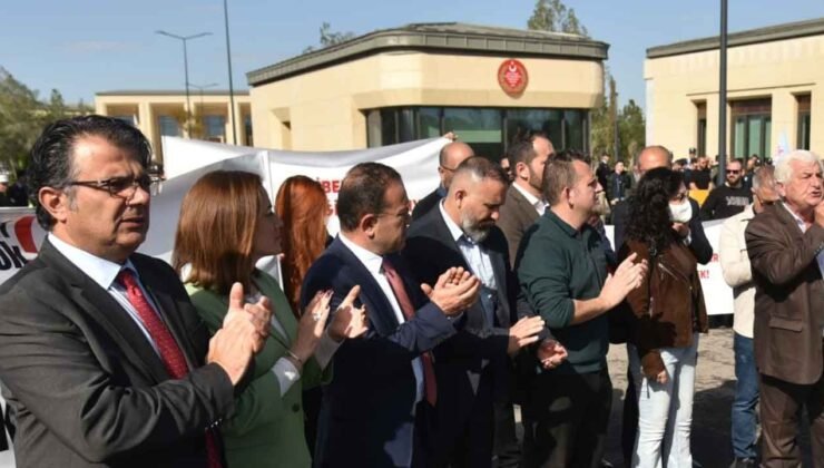 Sendikalar, fiber optik protokolüne karşı Meclis önünde eylem yapıyor