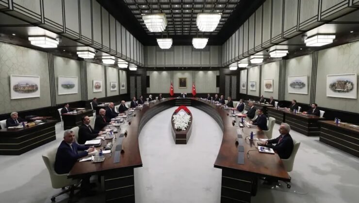 Türkiye'de kabinede bayrak değişimi: Yerlikaya ve Tunç gitti, Çiftçi ve Gürlek geldi